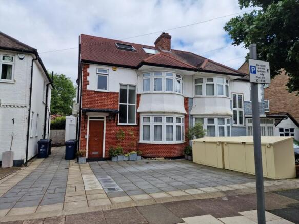 ***REDUCED TO SELL*** 5 bed semi-detached house