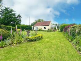 Tumbledown, The Holmes, East Ruston NR12 9JU