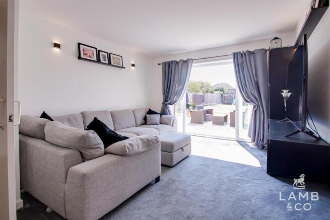 LOUNGE/DINING ROOM