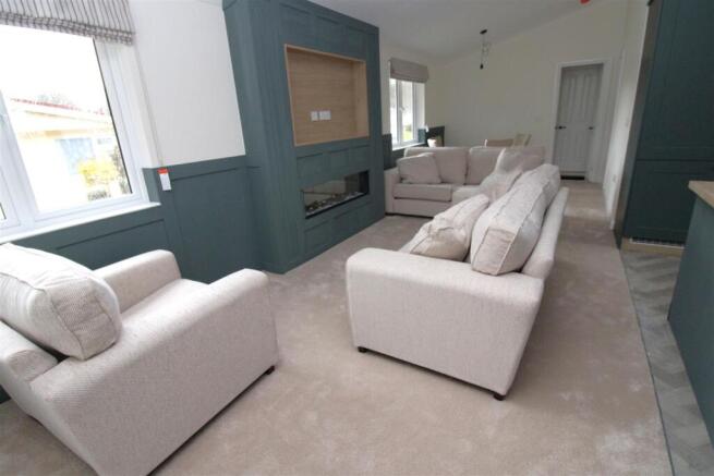 Lounge 2.JPG