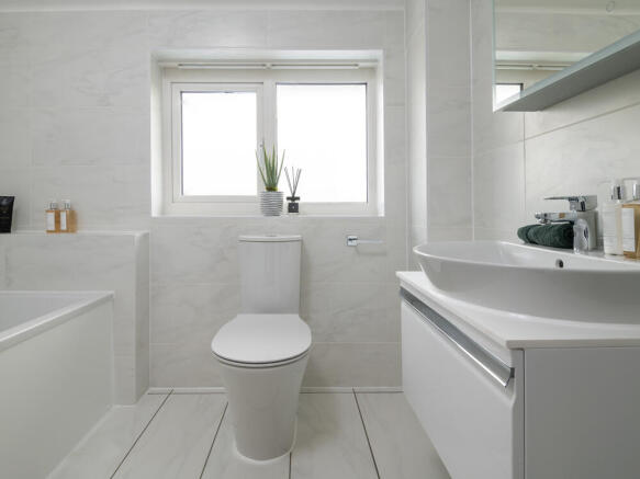 The Harrogate - Family Bathroom