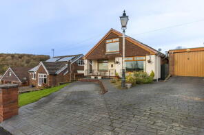 45, Brookside Avenue, Oldham OL4 4LH