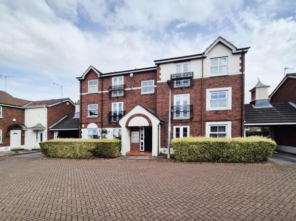 2 Bedroom Flat - For Sale by Auction