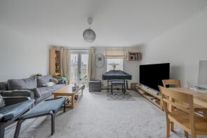 28, Schooner Close, London E14 3GG