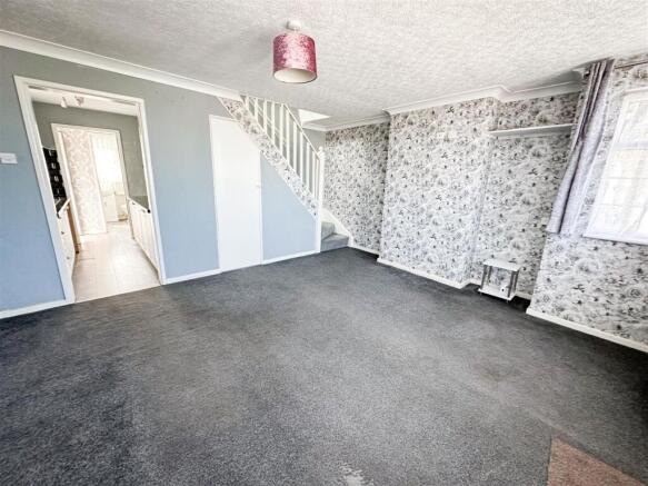 ALTERNATE VIEW OF LOUNGE