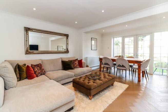 Sitting/dining room
