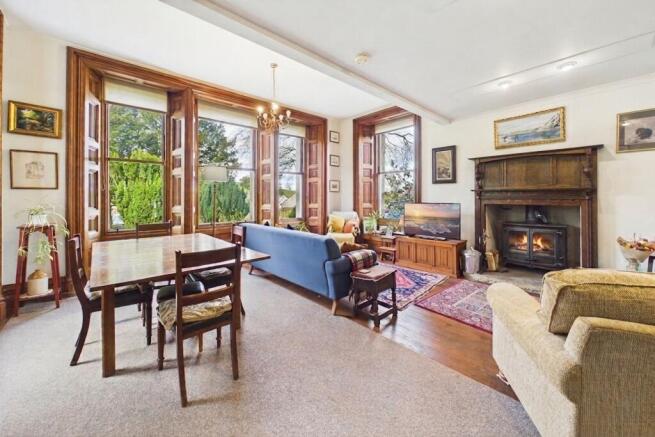 KITCHEN / LIVING ROOM