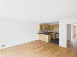 Flat 4, Crossways Court, Osborne Road, Windsor SL4 3EL