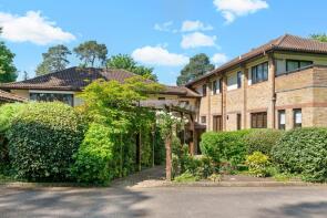 27, Maple Court, The Gables, Oxshott, Leatherhead KT22 0SD