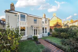 122, Newland, Sherborne DT9 3DT