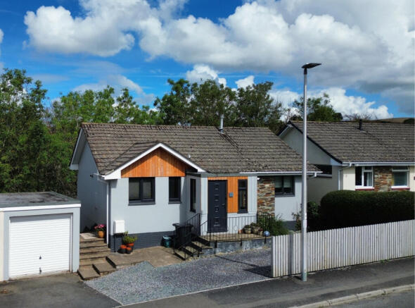 Detached 4 Bedroom Split-Level House