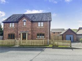 2, Maes Llwyncelyn, Caersws SY17 5PE