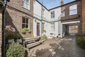 4, Lindsay Court, Verulam Road, St. Albans AL3 4DJ