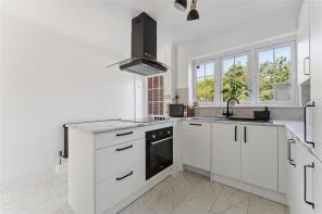36, Savay Close, Uxbridge UB9 5NQ