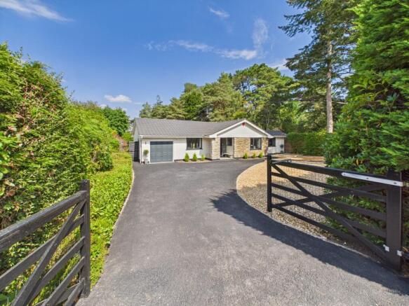 8 Ashley Drive North