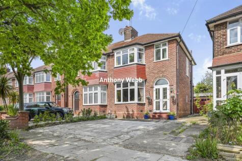 Fountains Crescent, Southgate, N14