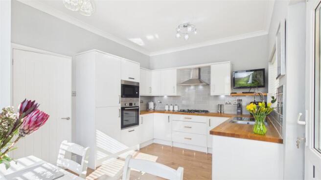 CAM05101G0-PR0140-STILL009.jpg