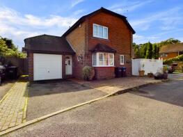 15 Easter Cottage, Roseleigh Gardens, Haywards Heath RH17 7PU