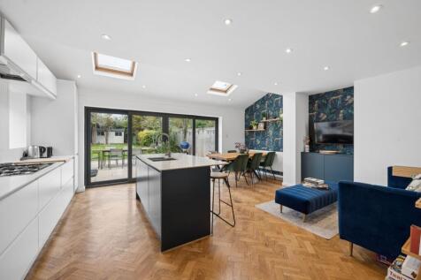 Grove Avenue, Vicars Cross, CH3