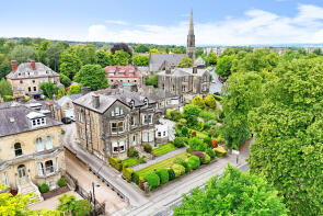 Flat 3, 2 Strayside Mews, Leeds Road, Harrogate HG2 8AA