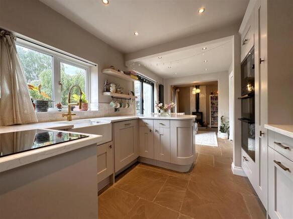 Sleek & Stylish Kitchen 641