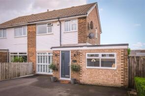 15, Shannon Drive, Mount, Huddersfield HD3 3UL