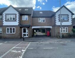5, St Andrews Court, High Street, Colnbrook, Slough SL3 0HU