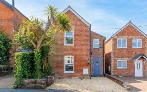 64, Albert Road, Cowes PO31 8JU