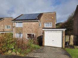 60, Lower Woodside, St. Austell PL25 5EQ