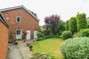 1, Lake View Flats, Newmillerdam, Wakefield WF2 7SY