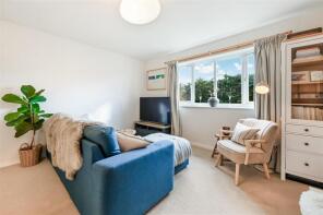 31, Myrna Close, Colliers Wood, London SW19 2HL