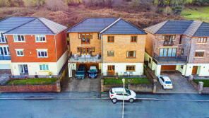 37, Gelynos Avenue, Blackwood NP12 0AT