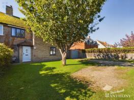 1, Hillside Cottages, Dadbrook, Aylesbury HP18 0AQ