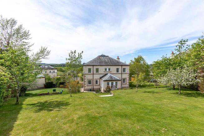 33 Bowmont Court Outsides 09.JPG
