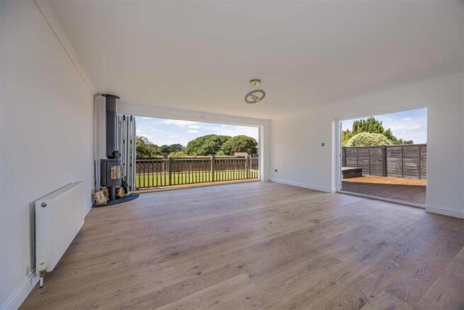 199 Havant Road, Hayling Island-Small-PorticoMarke