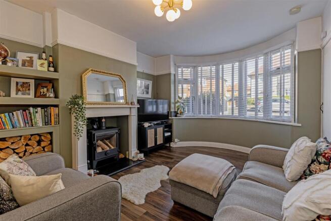 Exquisitely Presented Reception Room