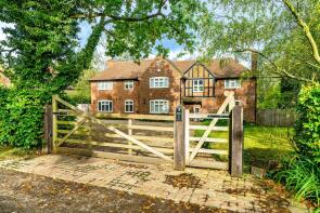 Woodpeckers, The Grovells, Little Gaddesden, Berkhamsted HP4 1QJ