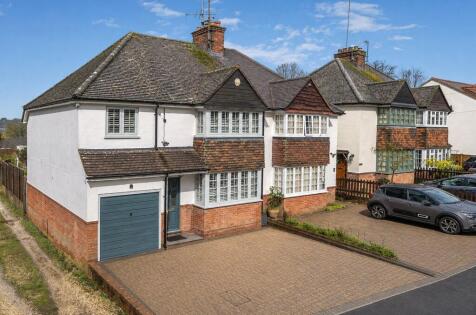Waynflete Lane, Farnham, Surrey, GU9