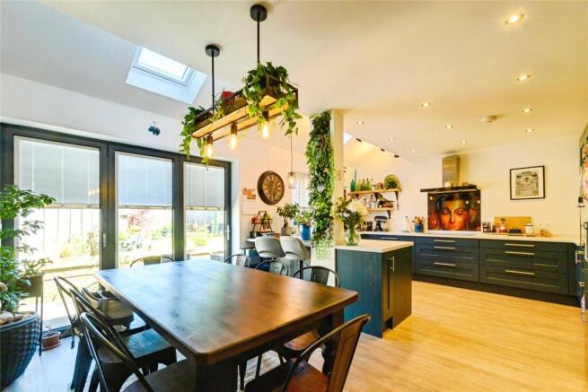 Kitchen /Dining