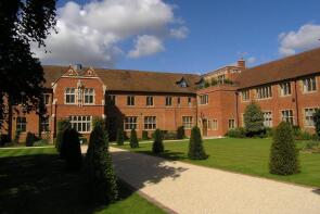 19, Abbey Gardens, Woolhampton, Reading RG7 5TZ