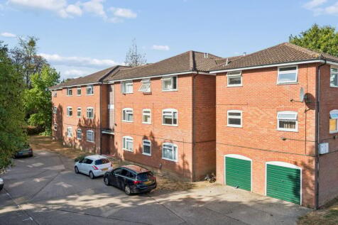 Cobblers Close, Farnham Royal, SL2