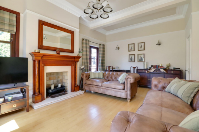 Fine Main Lounge
