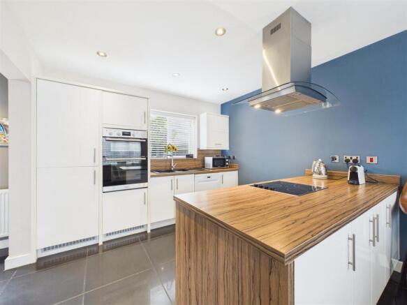 Fitted kitchen
