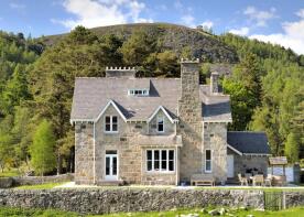 Faunoran House, A93 Rhinabaich To B976 At Crathie, Crathie, Ballater AB35 5UL