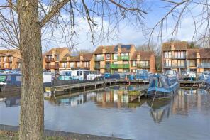 25, Woodley Headland, Peartree Bridge, Milton Keynes MK6 3PA
