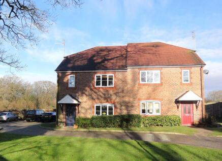 Roberts Way, Cranleigh, GU6
