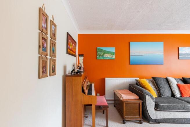 1L7ACCD - Living Room E.jpg