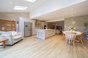 36, Meadow Walk, Tadworth KT20 7UG