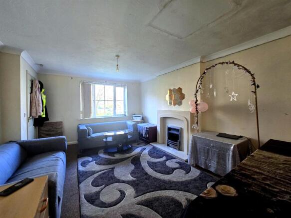 Peckstone Close, Parkside - Lounge.jpg