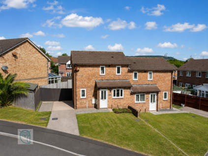 Clos Gwernen, Llanharry, CF72